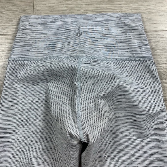 Lululemon Wunder Under Hi-Rise 1/2 Tight (Luxtreme)
Space Ice Grey Alpine White - Picture 6 of 14